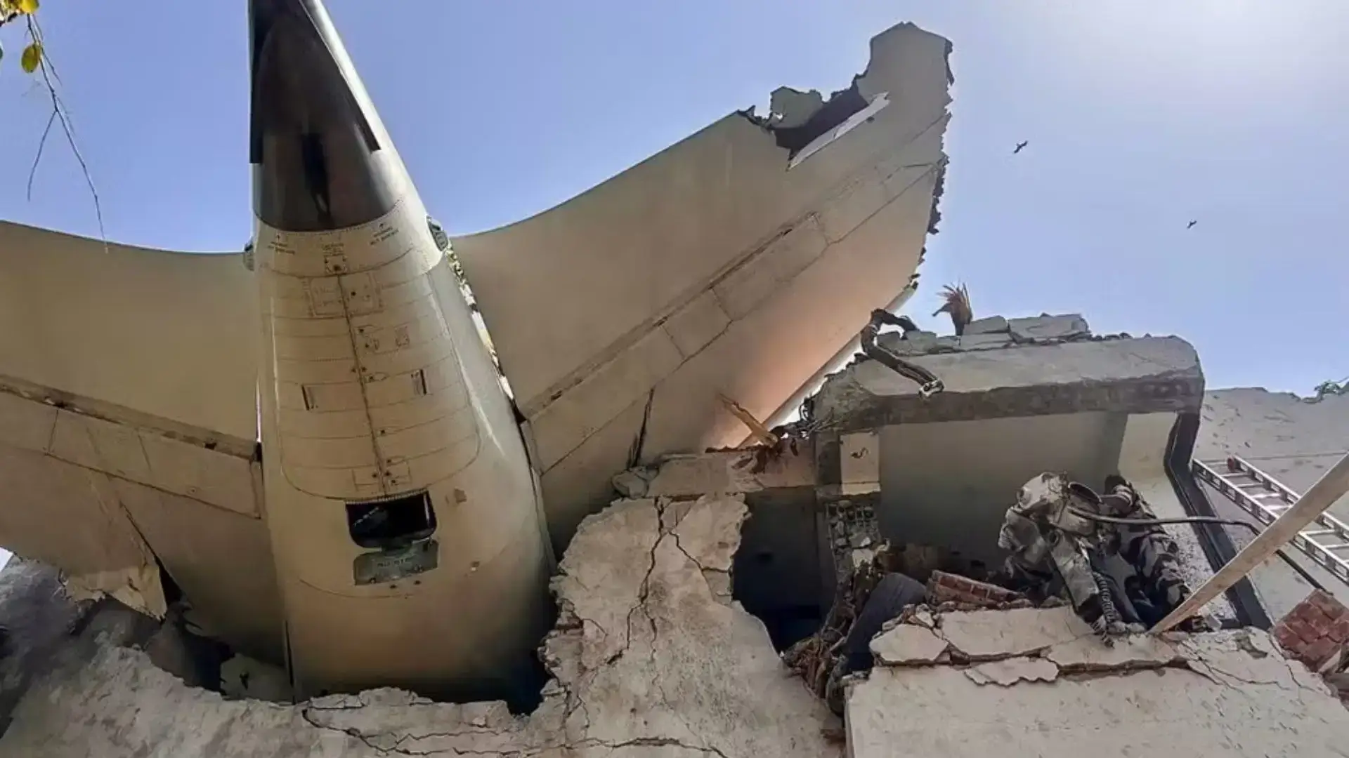 URGENTE: Globo confirma queda de avião com mais de 240 pessoas