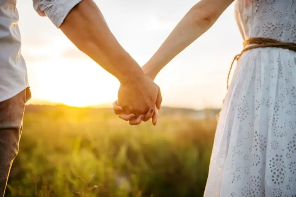 5 simpatias para afastar a inveja do relacionamento