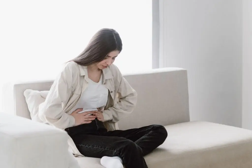 5 sintomas da síndrome do intestino irritável