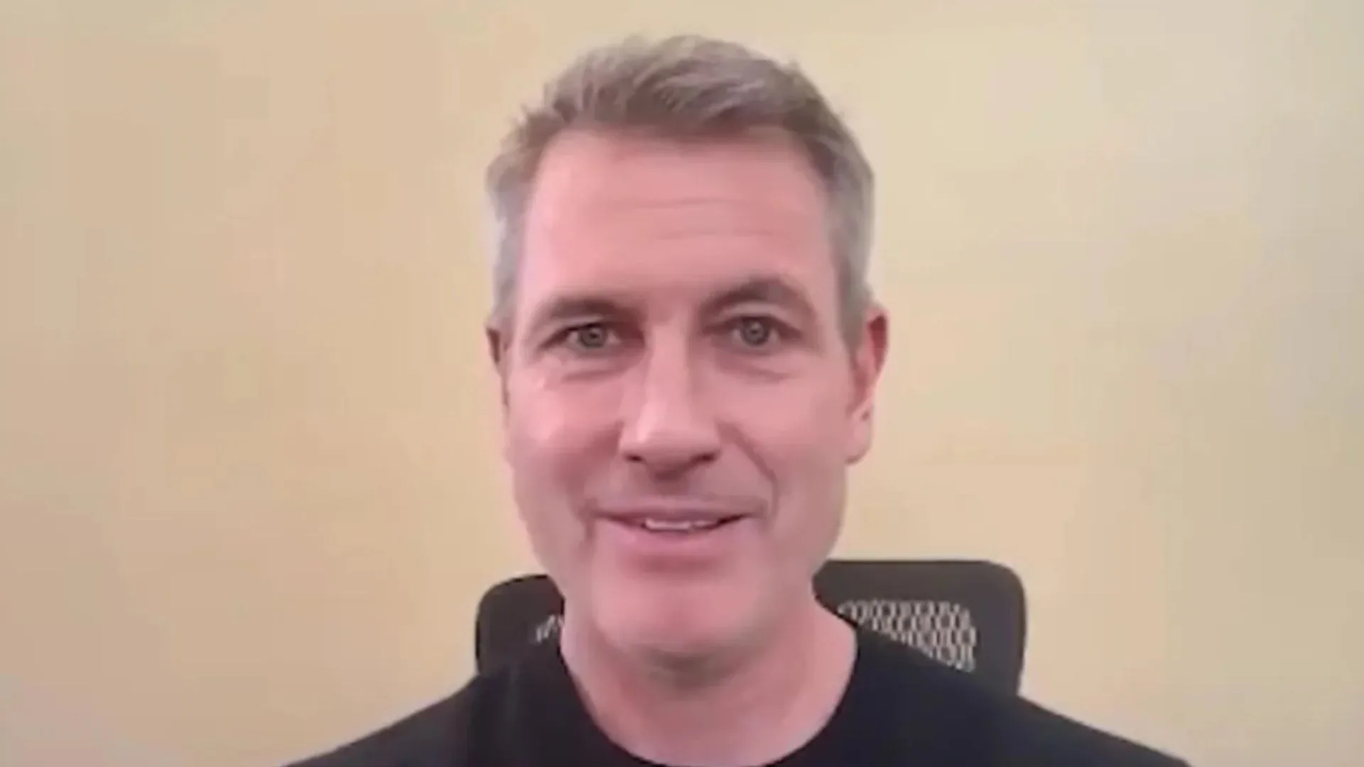 CEO renuncia ao cargo após flagra de traição em show