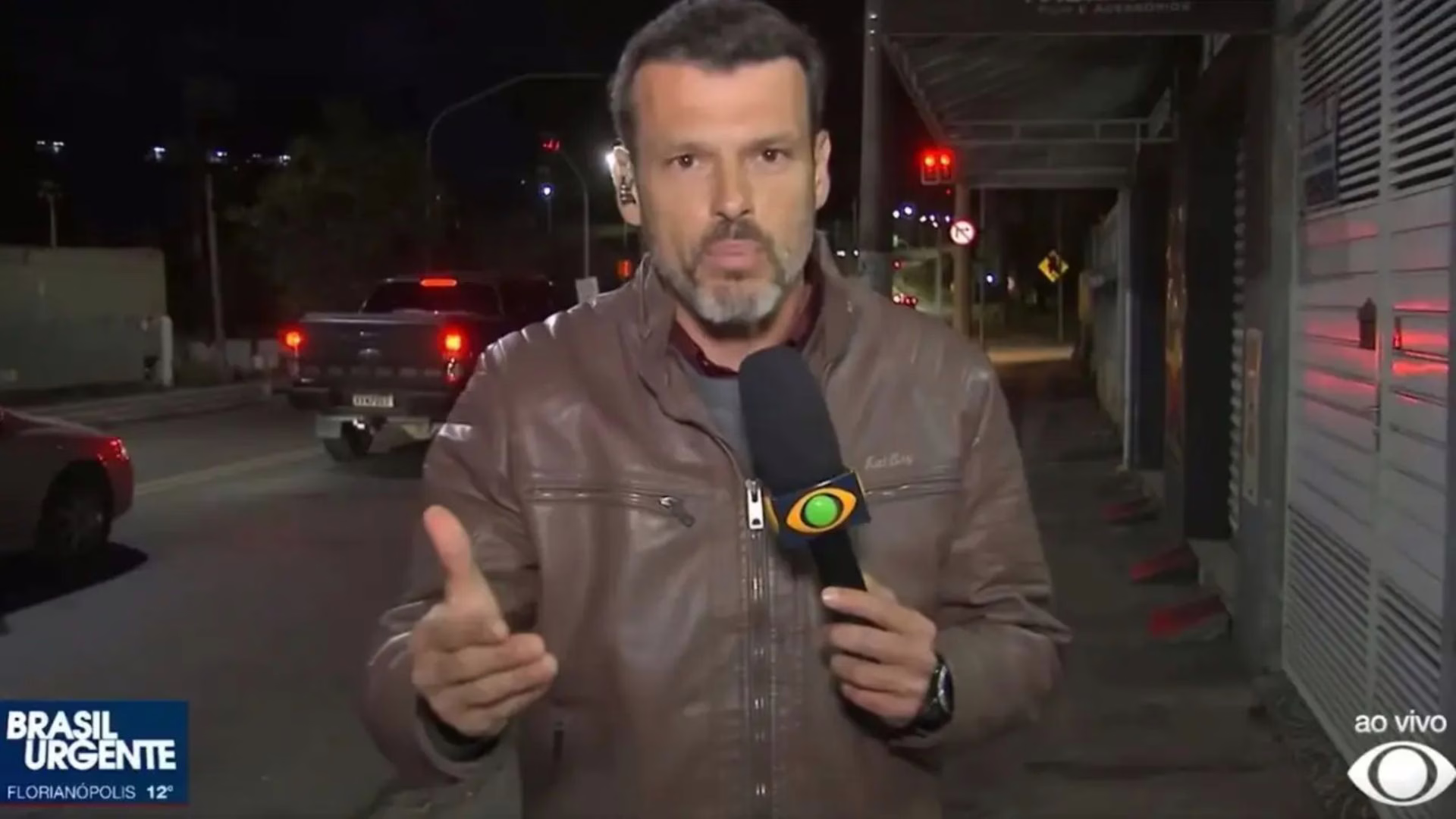 Emissora toma decisão e revela o que fará com repórter que empurrou jornalista