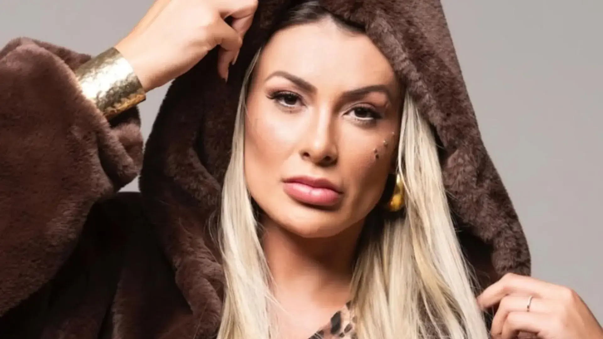 Andressa Urach manda recado polêmico para os brasileiros
