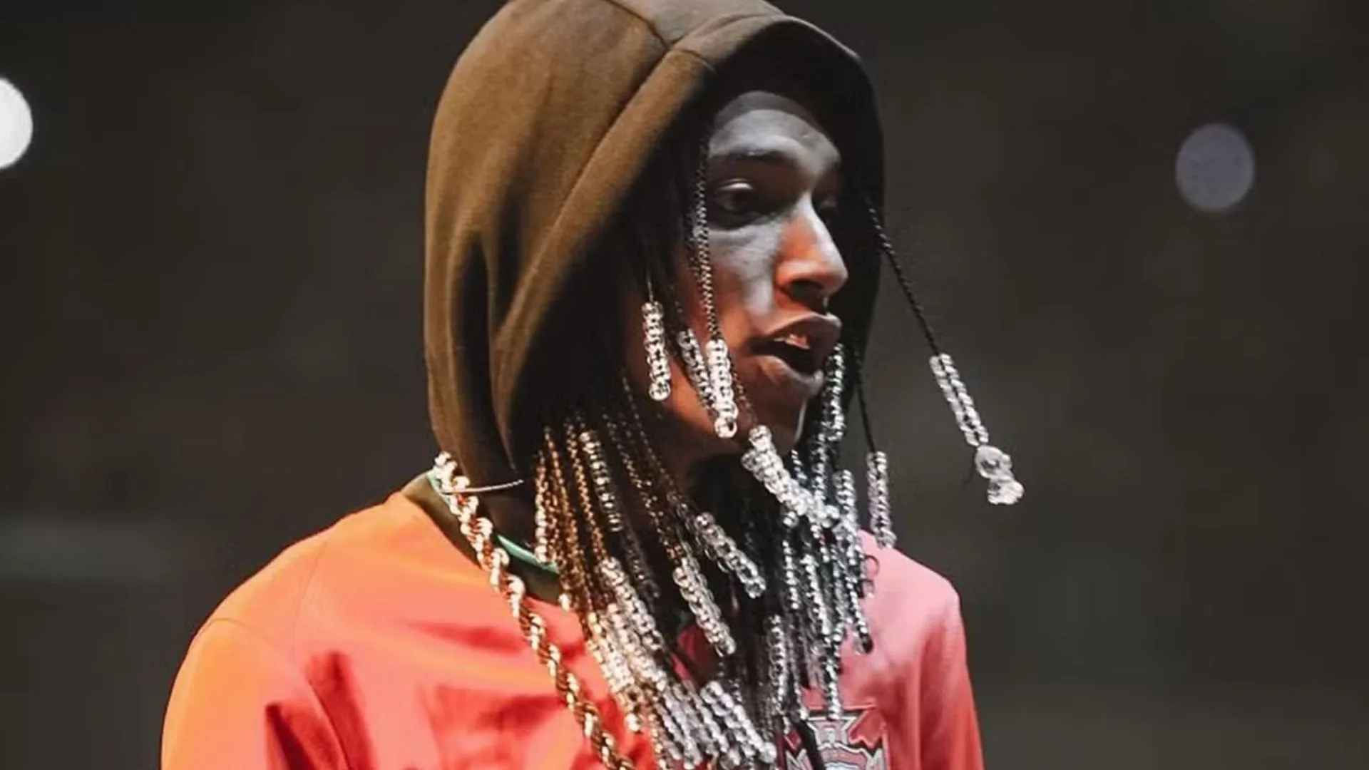 Após ter a casa cercada por policiais, Oruam se pronuncia