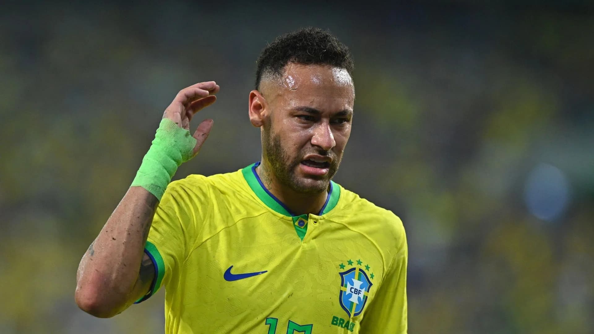 Torcedor pede desculpa após discussão com Neymar no estádio