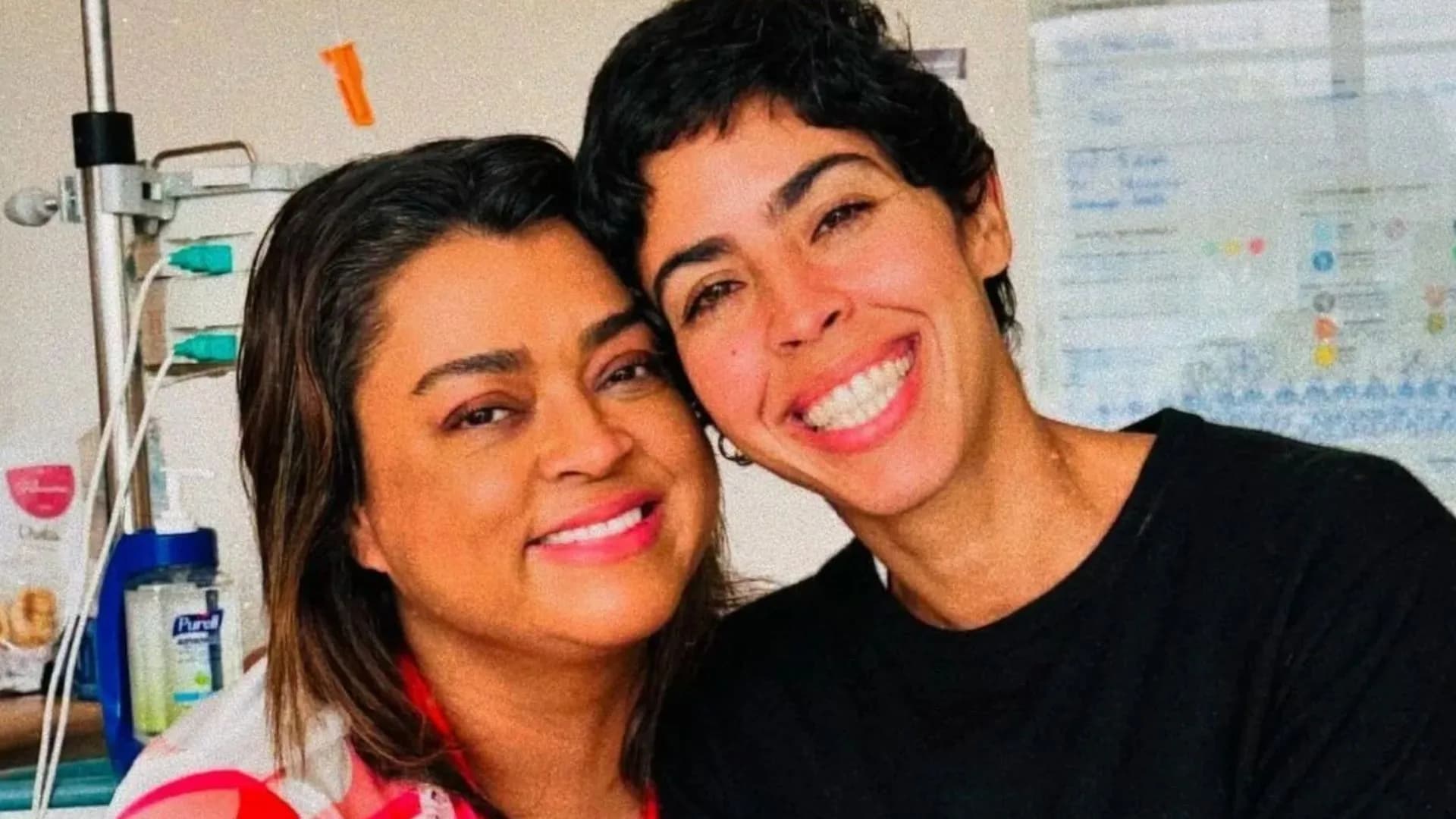 Bela Gil retorna ao trabalho após morte de Preta Gil e se emociona