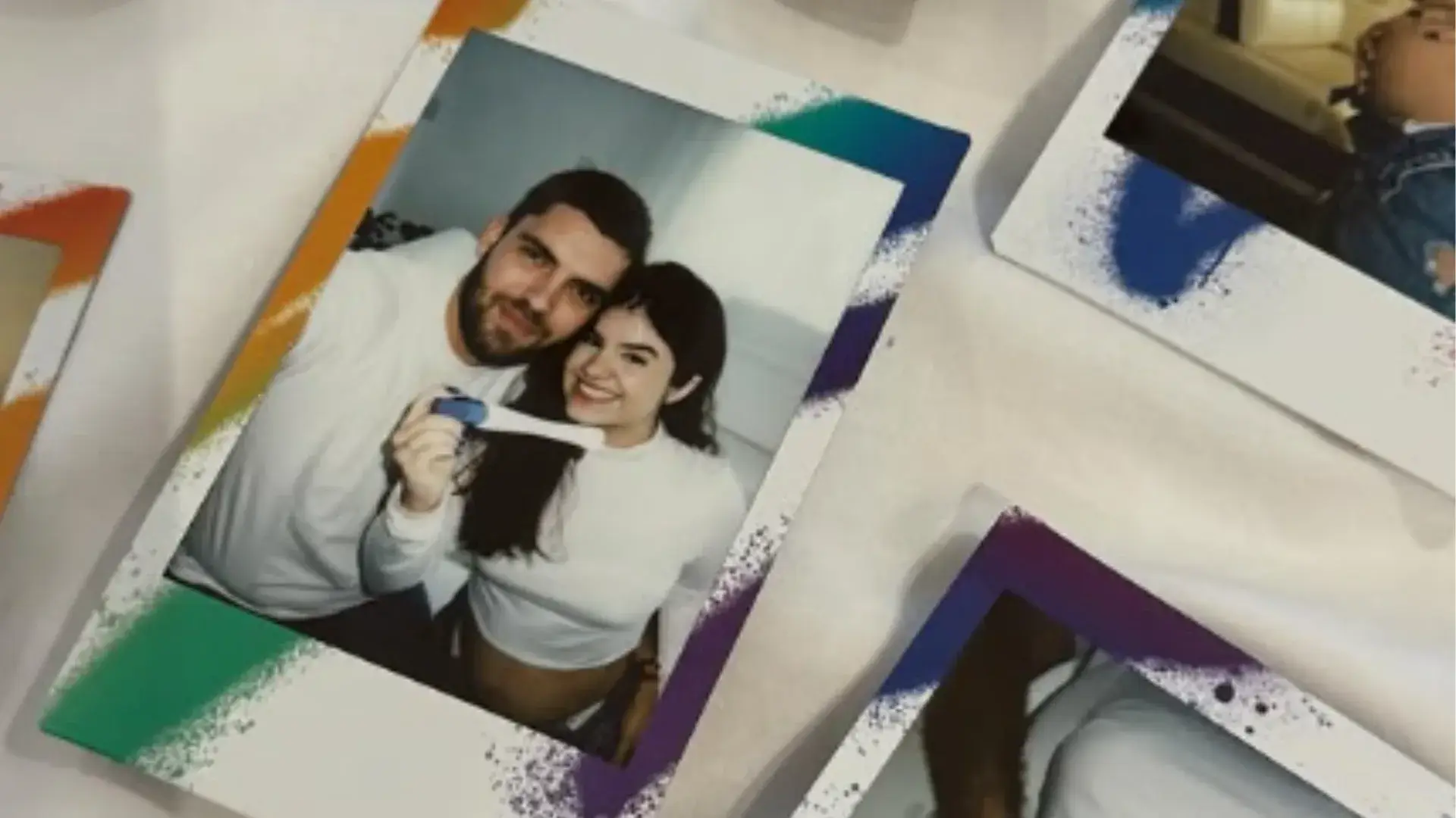 Carol Chamberlain anuncia gravidez: “Vem aí um novo amor”