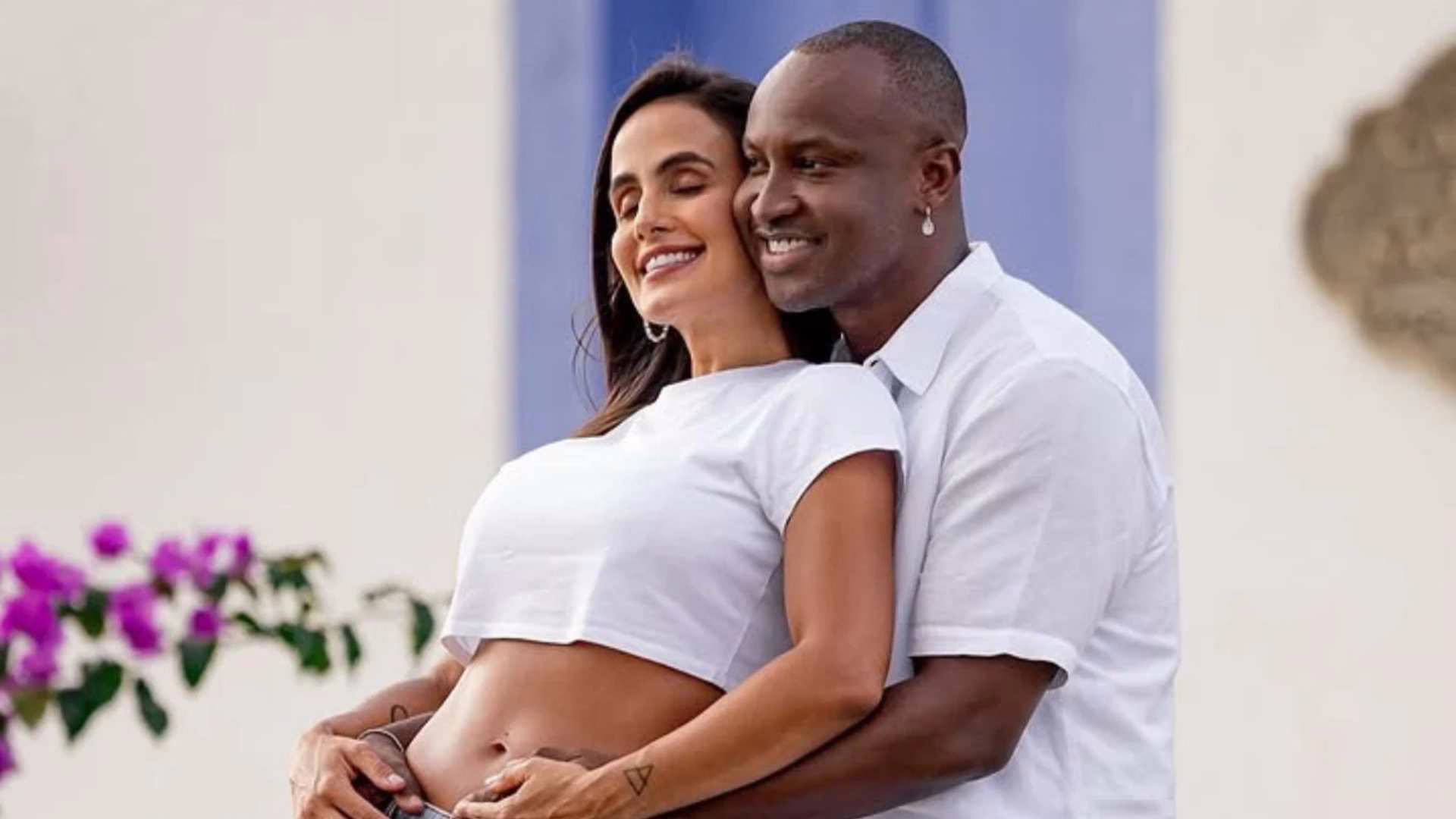 Carol Peixinho é surpreendida com chá de bebê para o primeiro filho com Thiaguinho