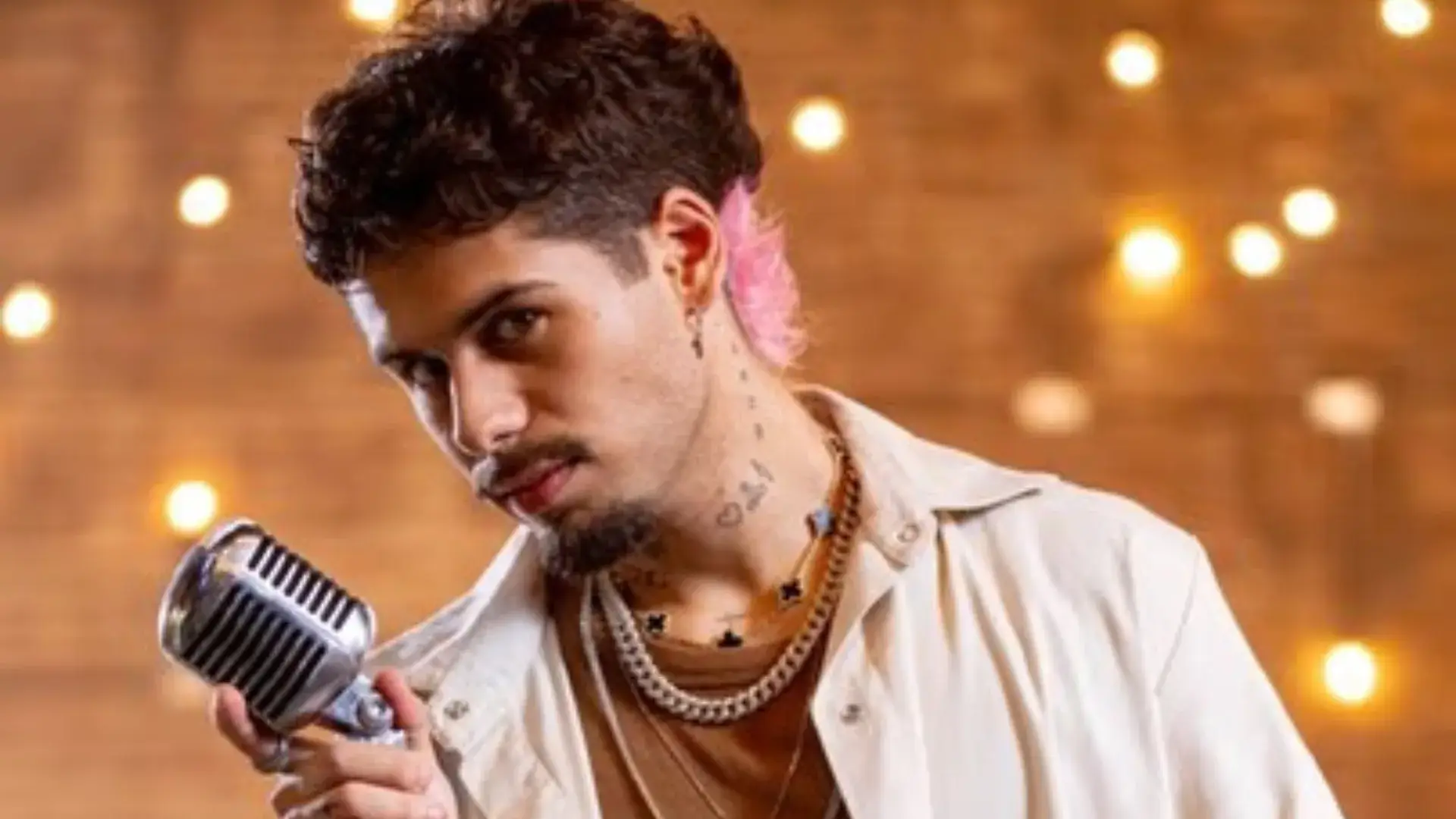 Zé Felipe rebate críticas às suas músicas e cita Djavan: “Não é”