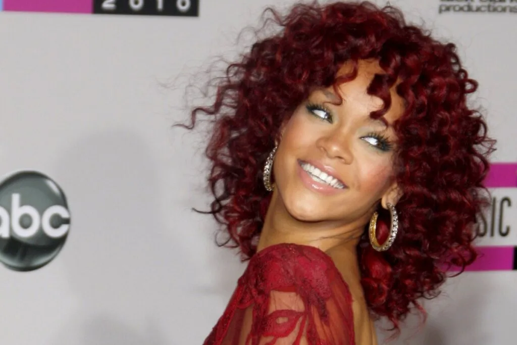 3 motivos para aderir ao cabelo cereja glossy