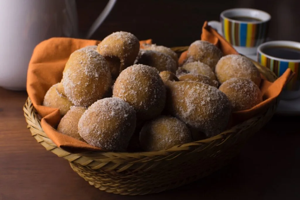 3 receitas de bolinho de chuva proteico para o lanche da tarde