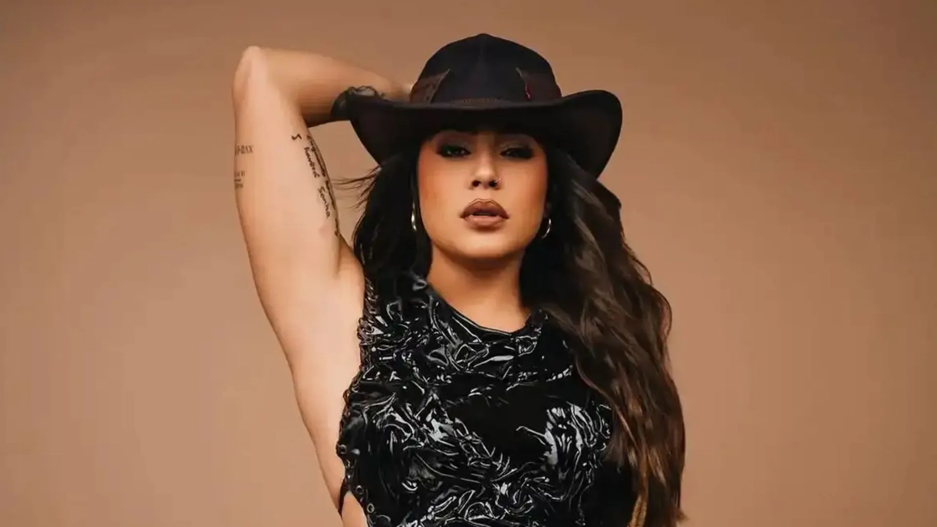 Avião de Lauana Prado faz pouso de emergência