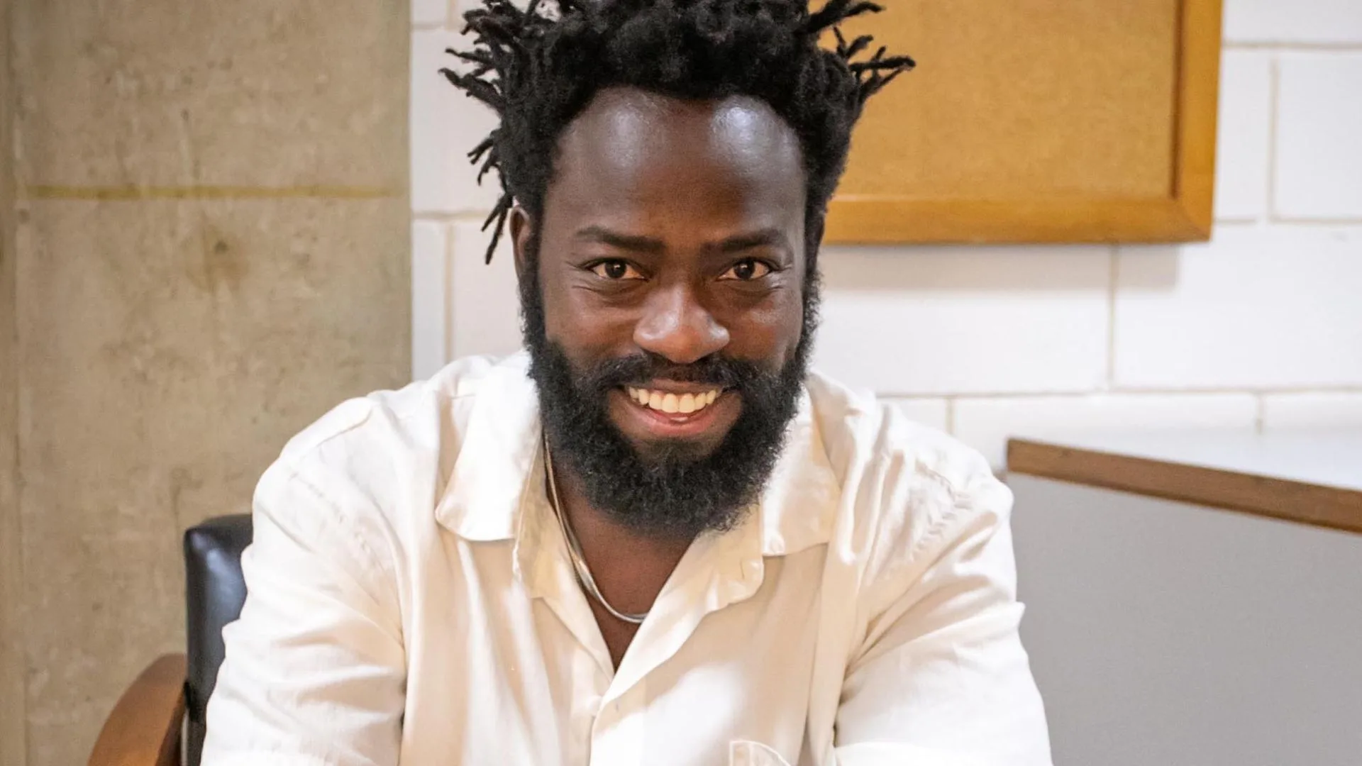 Douglas Silva reage ao ser acusado de ‘pedir esmola’ na internet