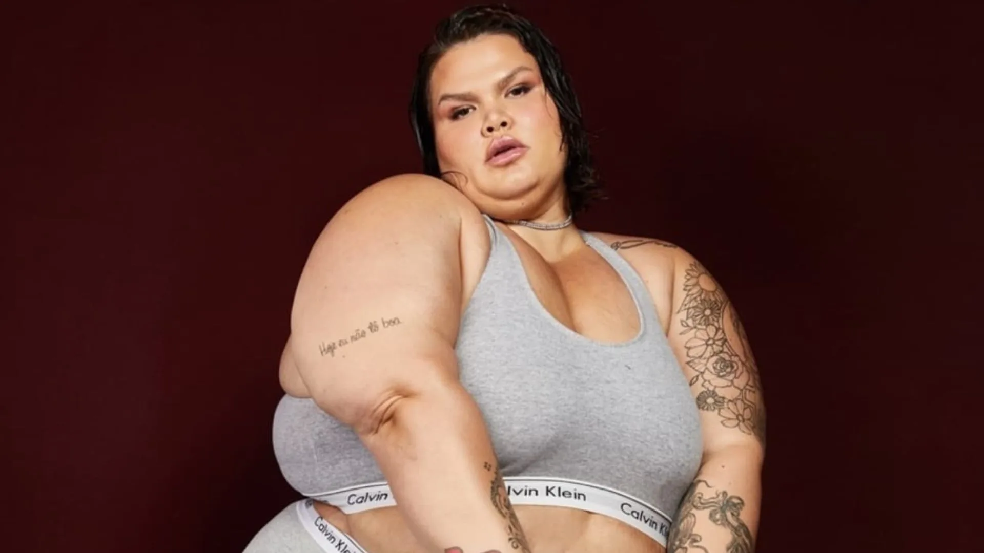 Thais Carla anda de bicicleta depois de bariátrica e comemora