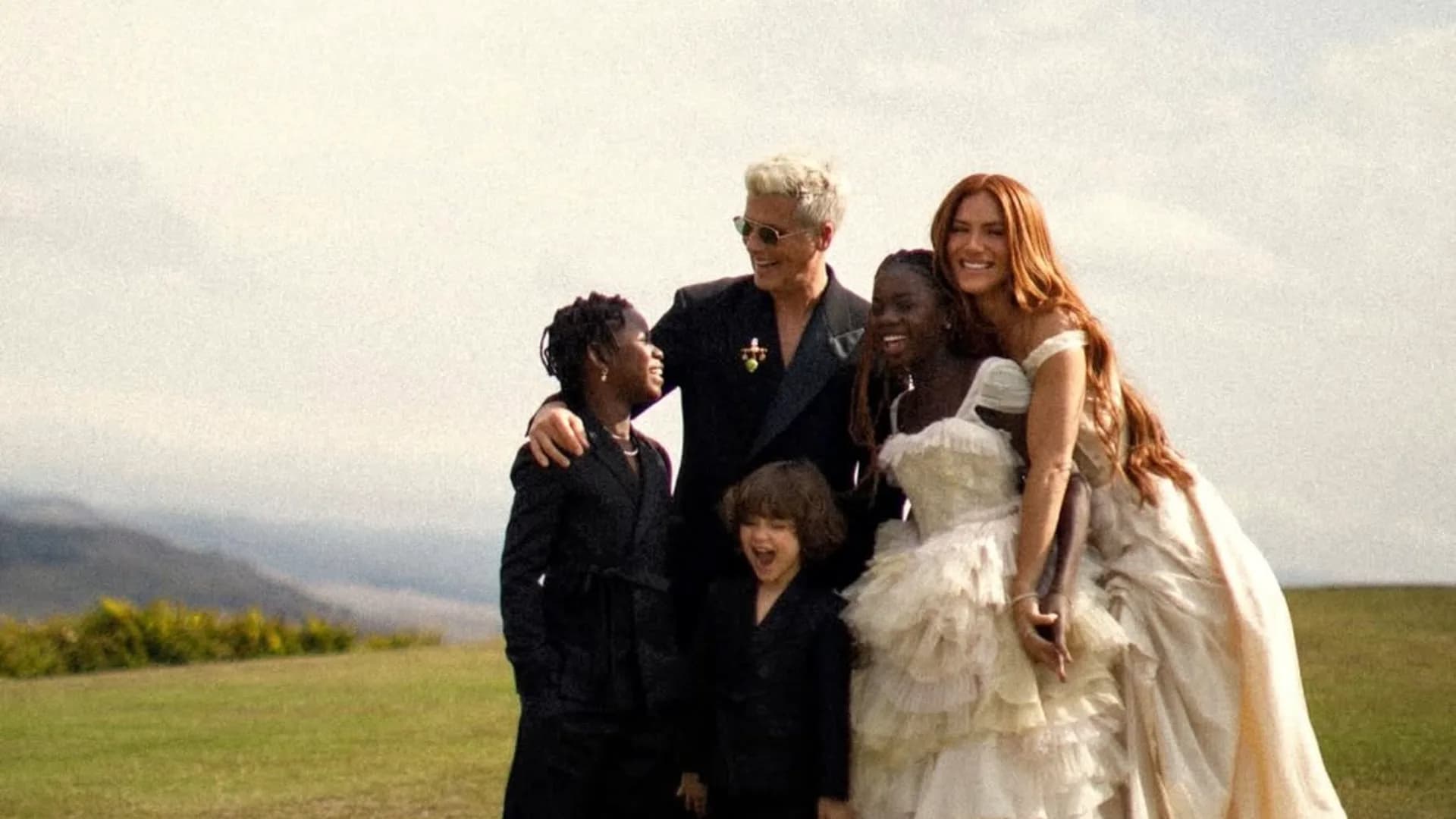 Giovanna Ewbank e Bruno Gagliasso mostram detalhes da festa de 15 anos de casamento