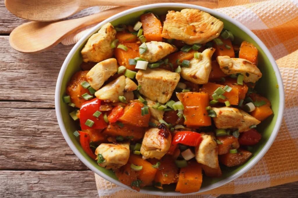 5 receitas proteicas com batata-doce para variar o almoço