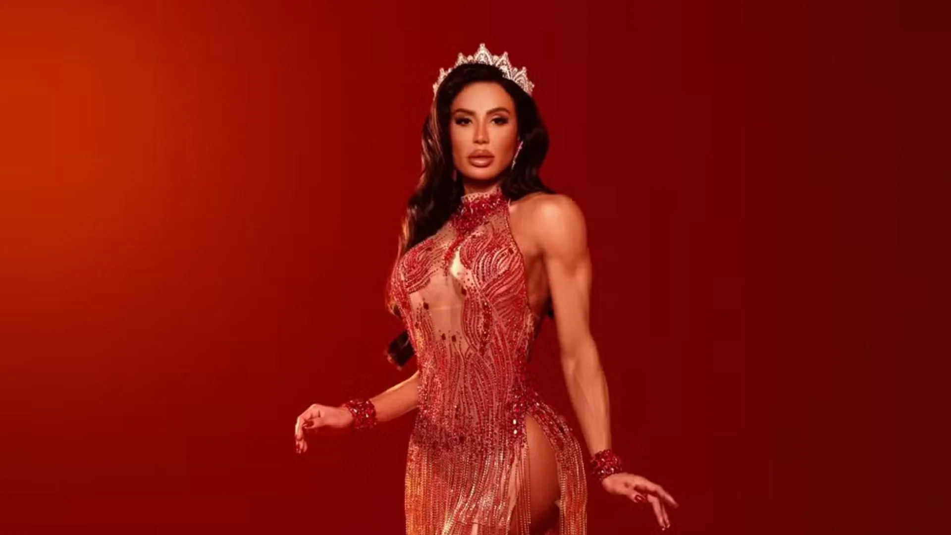 Reaparição de Gracyanne no Carnaval levanta multidão