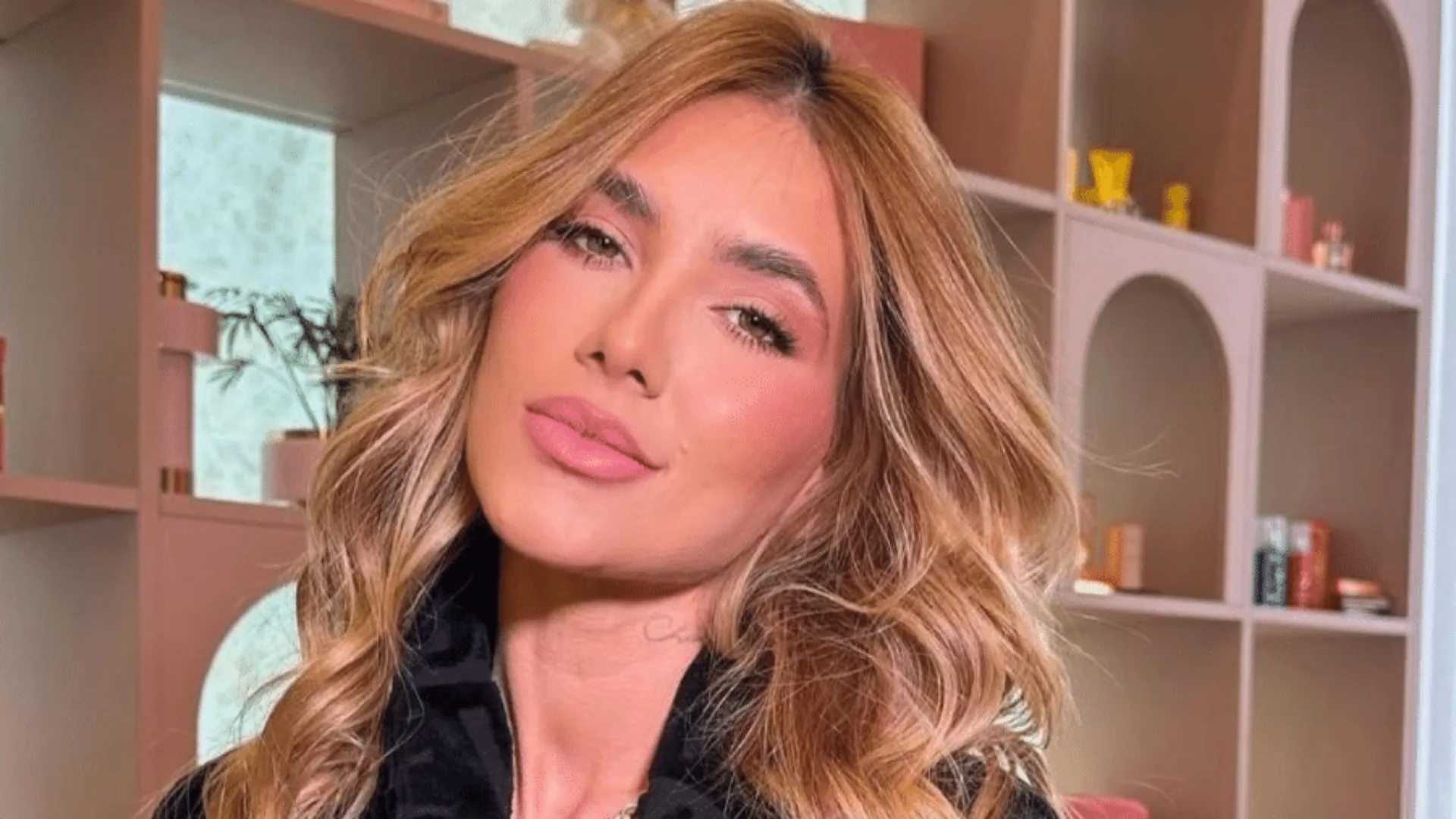 Virginia ganha relógio de luxo com bilhete misterioso: “Leveza”