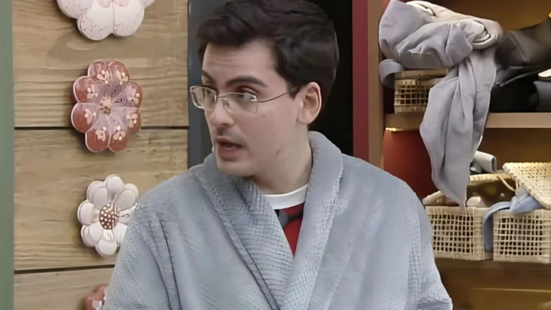 Após falar do SBT na ‘Fazenda’, Dudu Camargo leva bronca