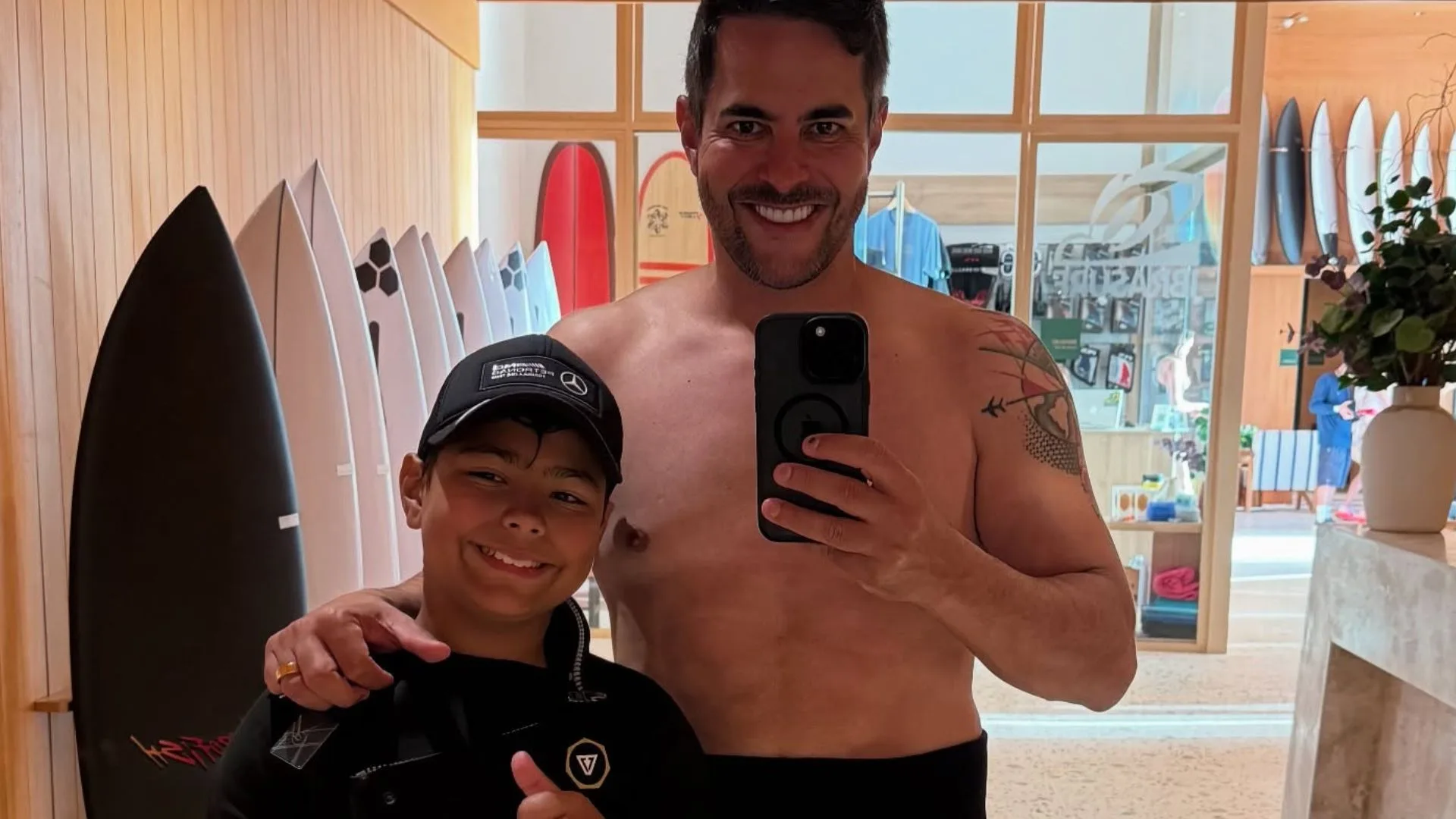 Após postar foto do filho no hospital, Kaká Diniz se pronuncia