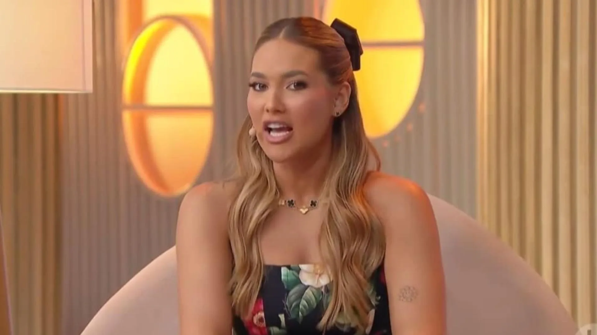 Virgínia fica sem graça ao ser questionada o que fez em Madrid