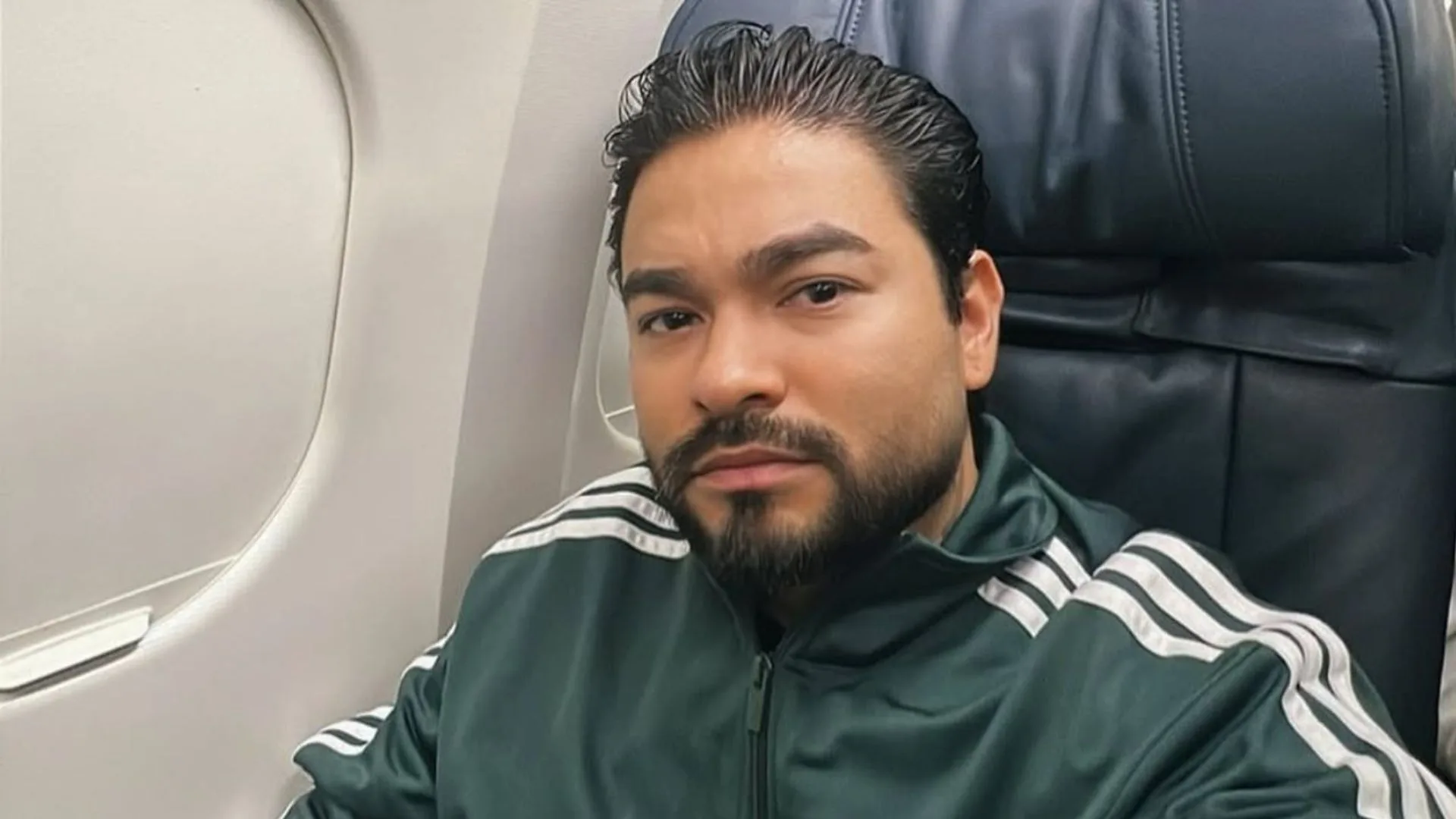 Yudi faz surpresa para crianças no SBT e não é reconhecido