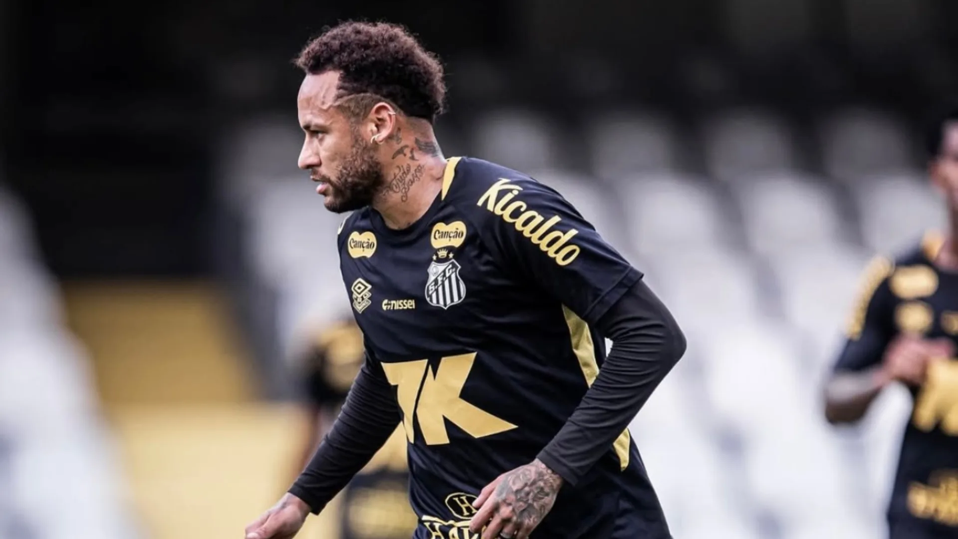 Equipe de Neymar repudia acusações e prepara ações contra fake news