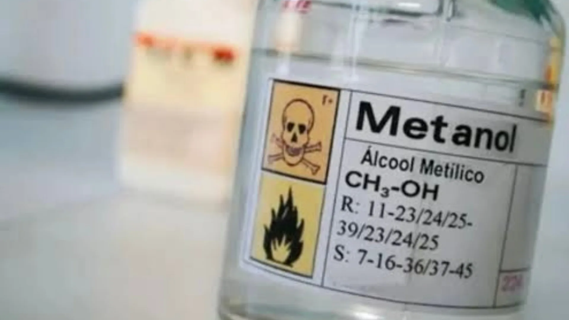 Polícia Civil de SP apreende 800 garrafas adulteradas com metanol