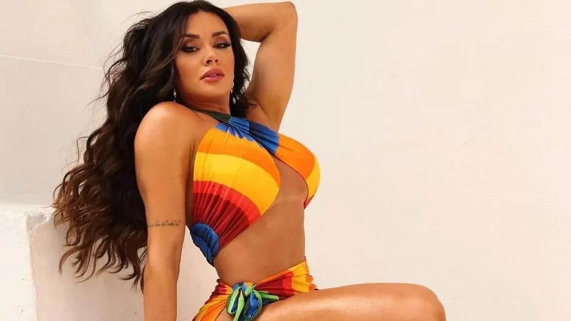 Juju Salimeni já se prepara para o Carnaval de 2026 com procedimento estético nos glúteos