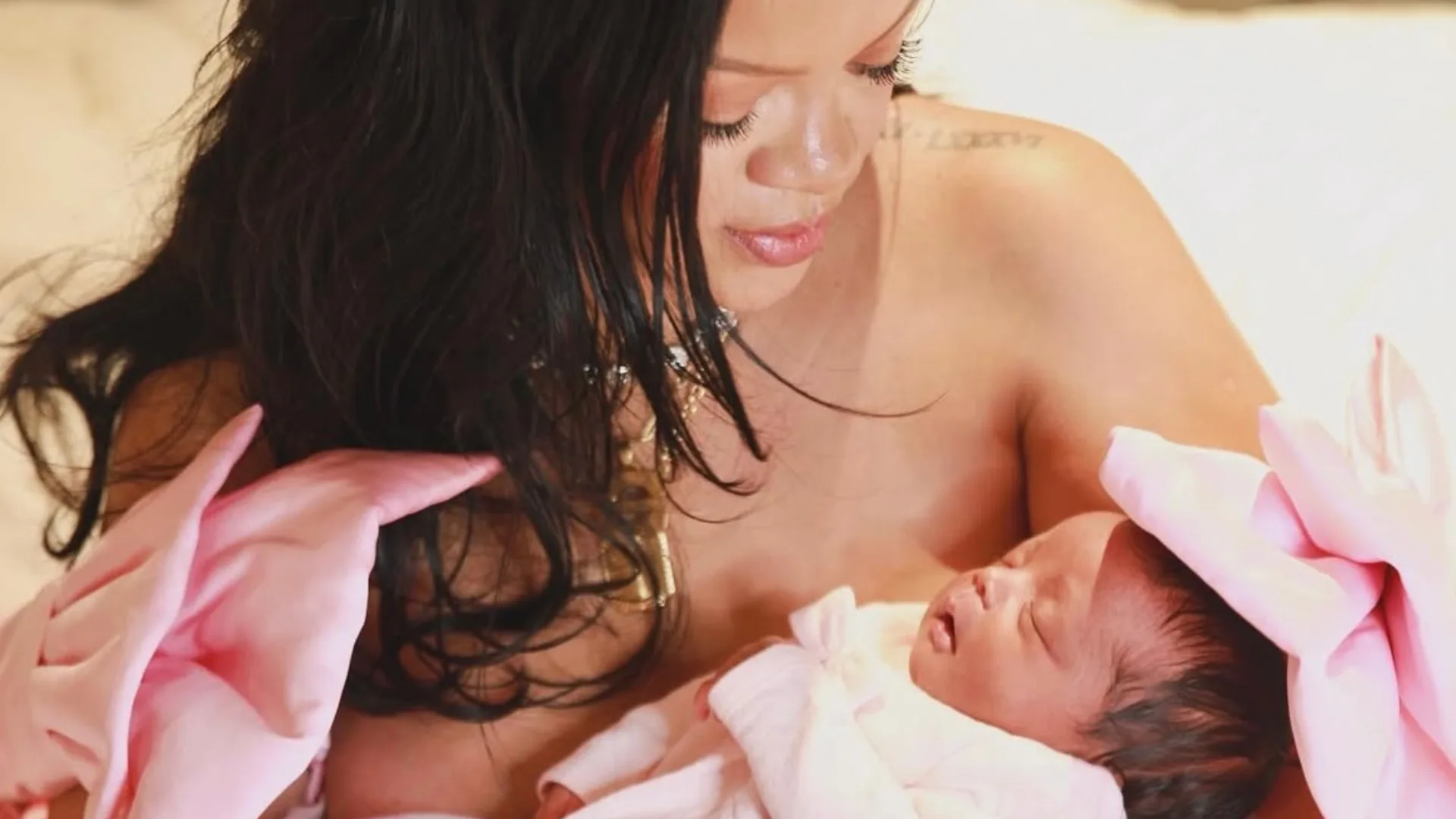 Rihanna anuncia nascimento da filha Rocki Irish Mayers