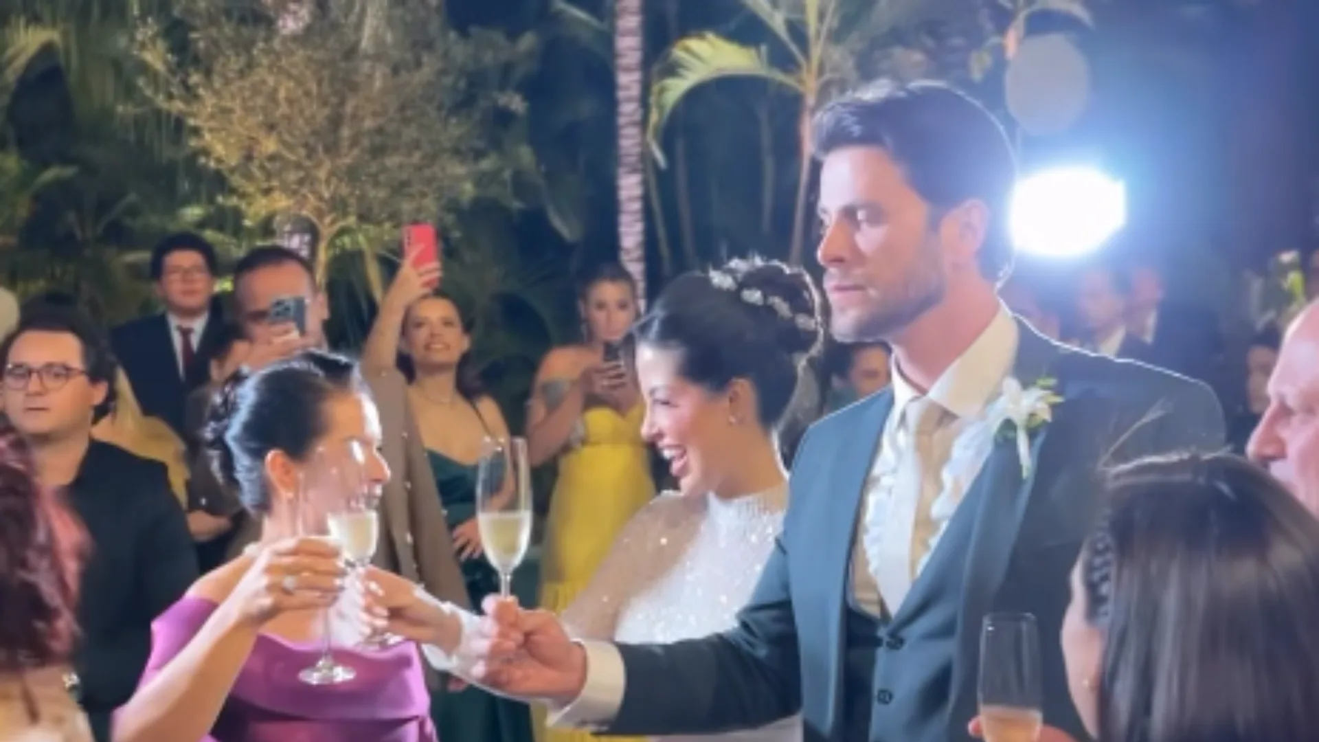 Ex-BBBs Laís Caldas e Gustavo Marsengo se casam em cerimônia no interior de SP