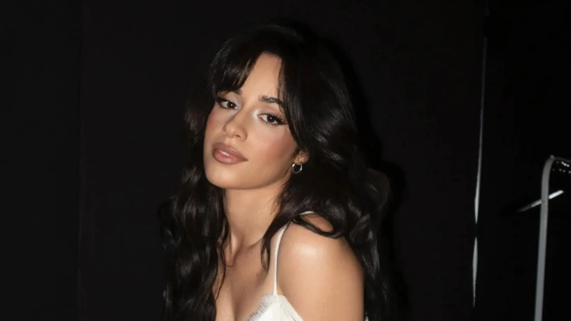 Camila Cabello prova comidas brasileiras e escolhe sua favorita