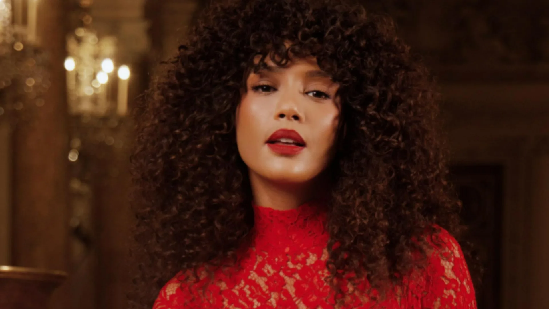 Taís Araujo desfila na abertura da Semana de Moda de Paris