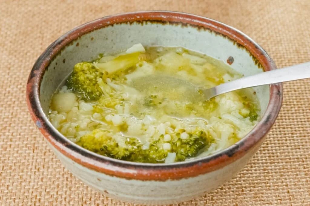3 receitas de sopas leves e nutritivas para o jantar