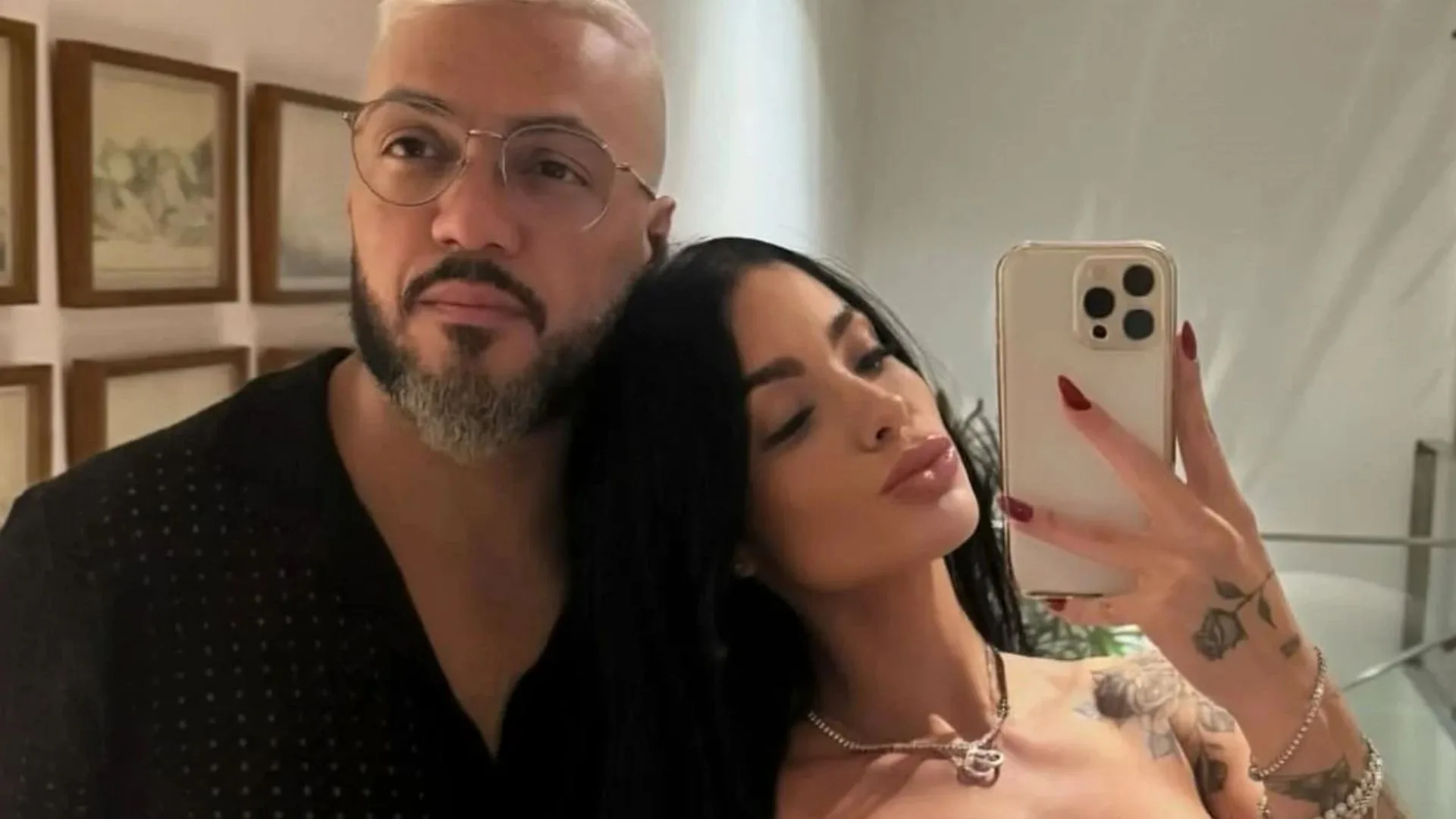 Namorada de Belo revela motivo do cantor não postar fotos do casal