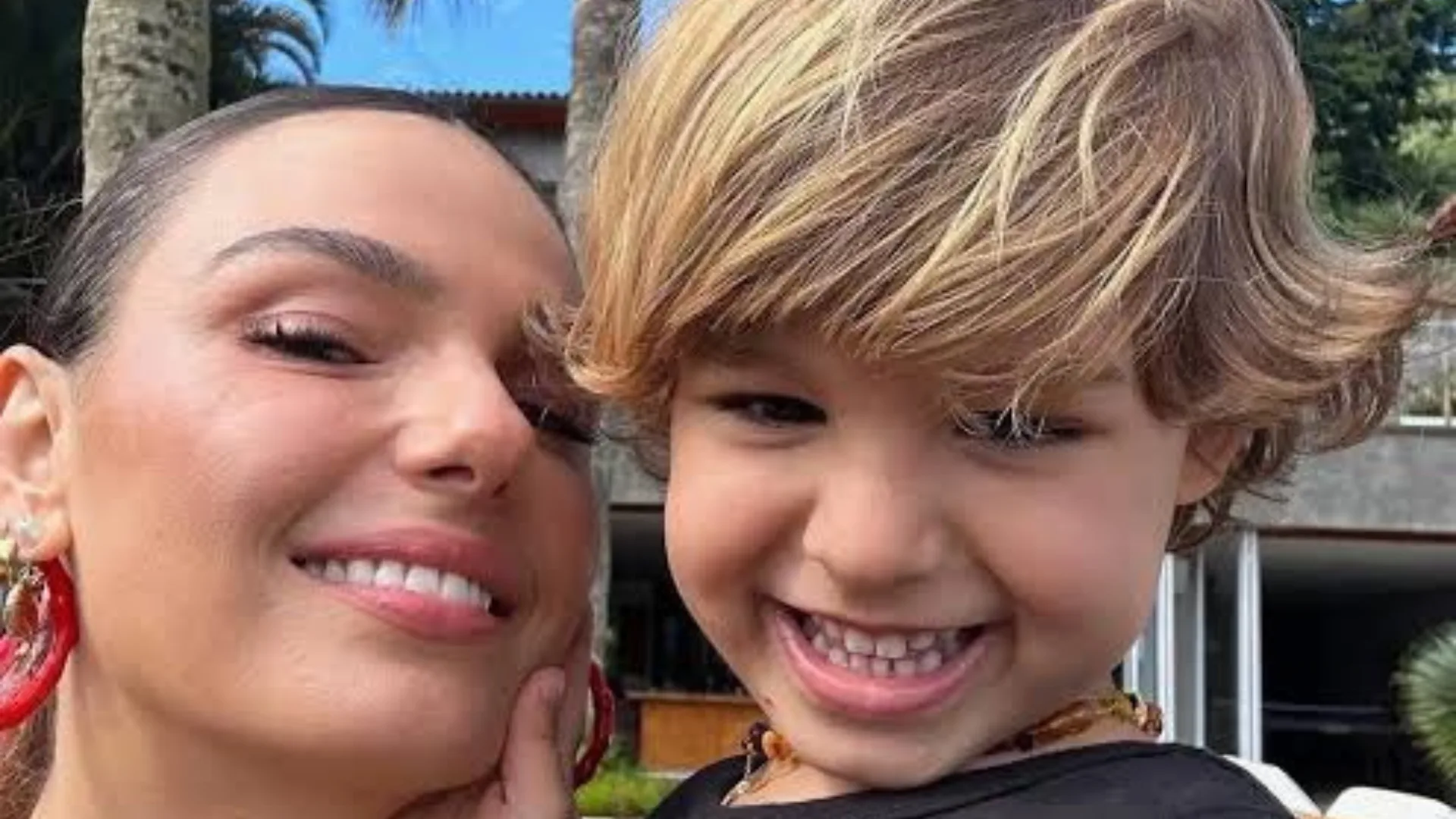 Ísis Valverde emociona ao refletir sobre maternidade: “Brincar com ele é um tipo de amor que tem data pra acabar”