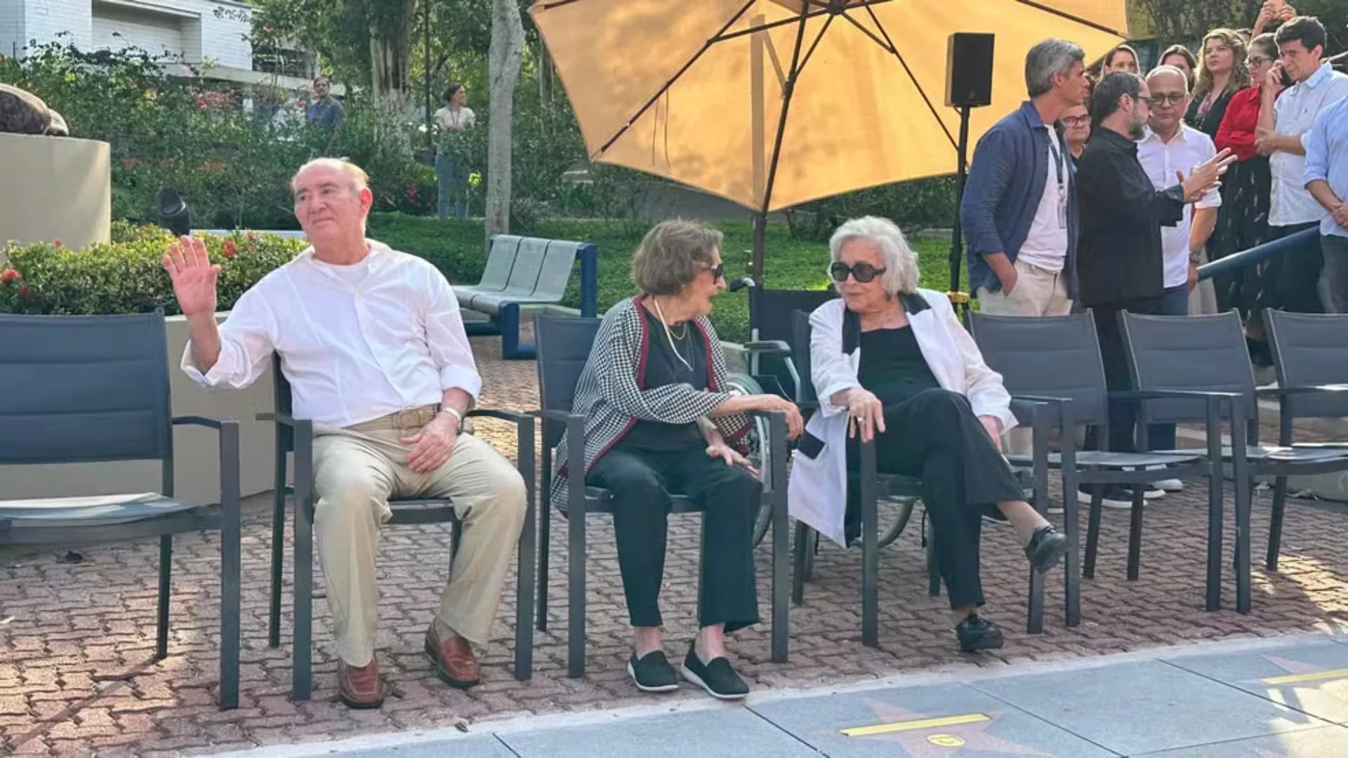 Globo inaugura Calçada da Fama com grandes nomes da dramaturgia