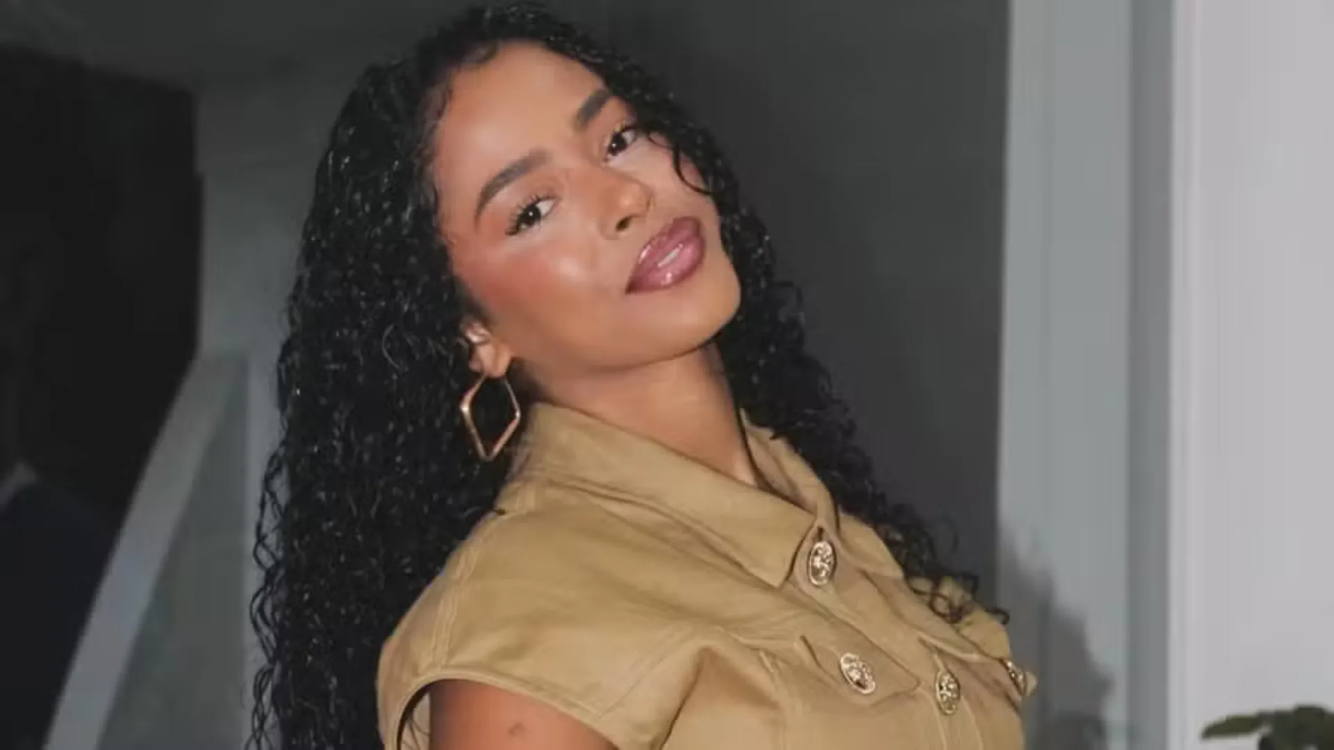 Lorena Maria compartilha cena de sua estreia nos palcos teatrais