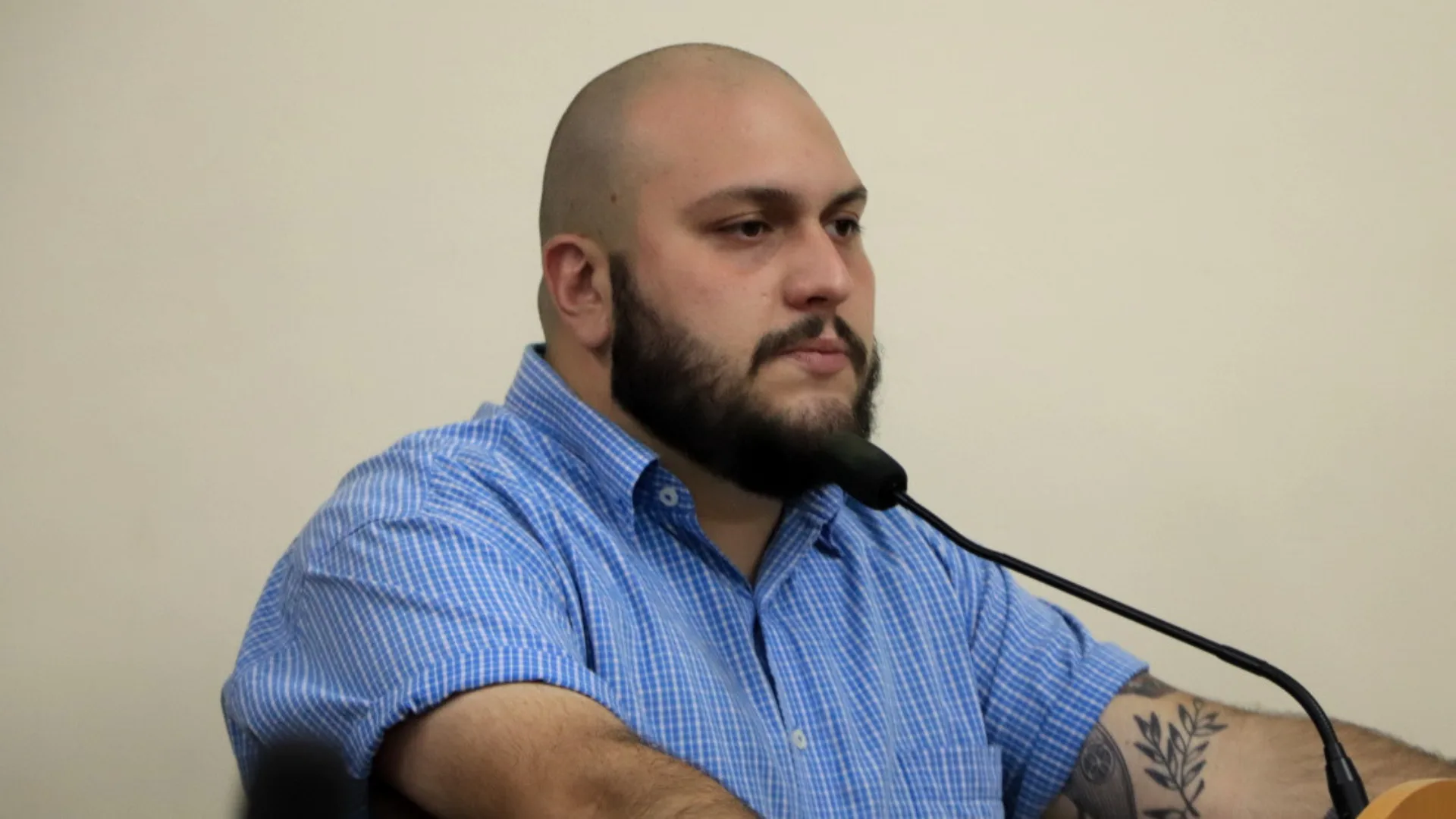 Vereador desliga ar-condicionado da Câmara em protesto por escolas públicas sem climatização