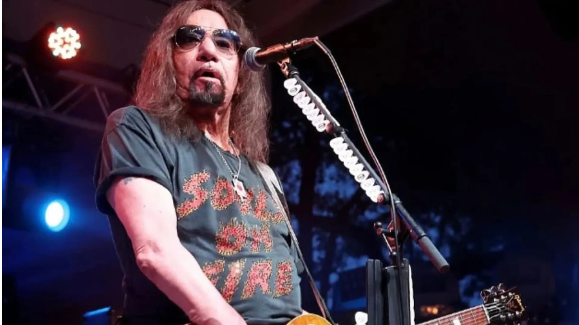 Lenda do Kiss, Ace Frehley sofre queda e está internado em estado grave