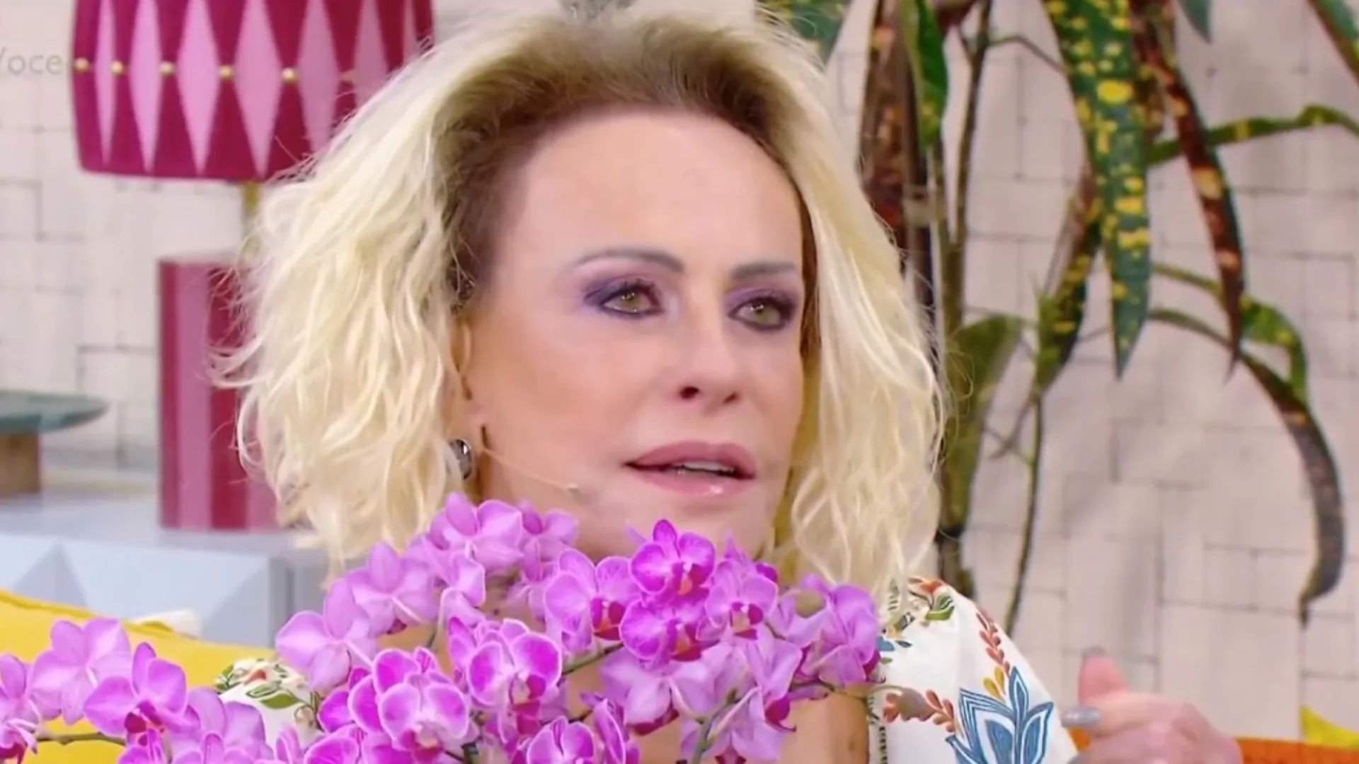 Ana Maria retribui gesto de Carolina Dieckmmann após 25 anos