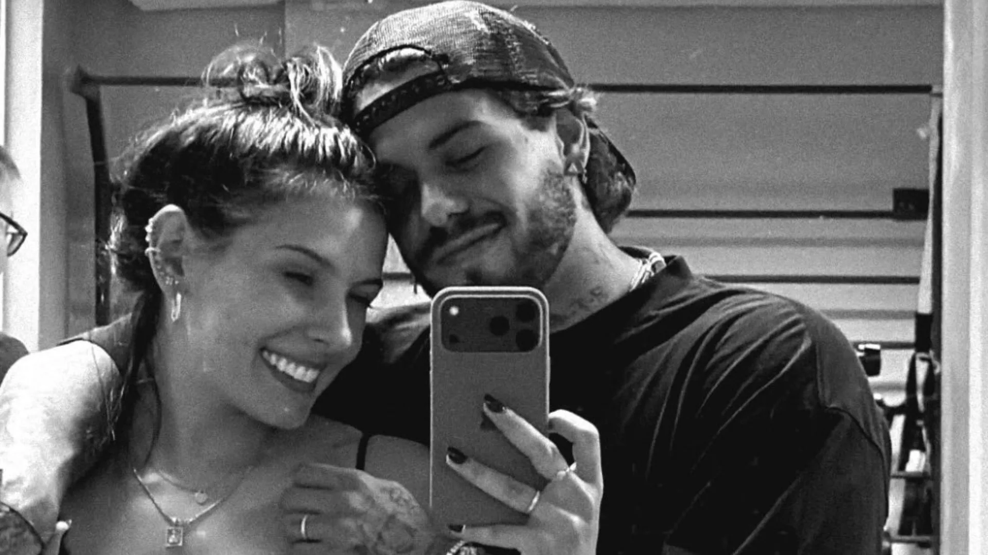 Ana Castela e Zé Felipe exibem anéis iguais durante treino