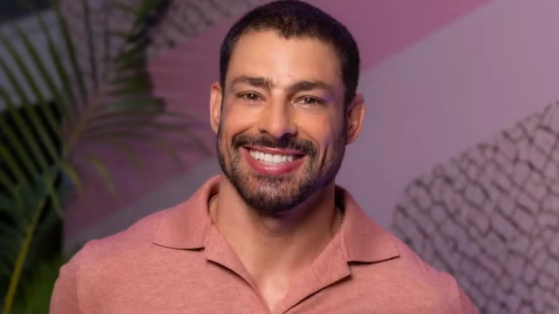 Cauã Reymond responde pergunta inusitada sobre relacionamento