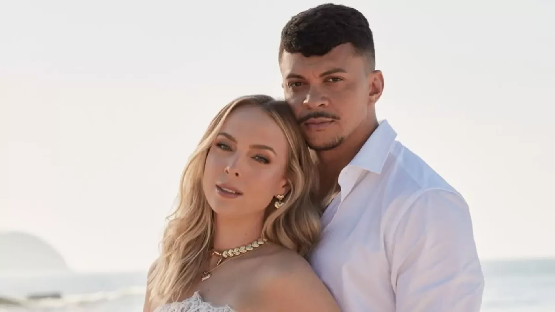 Cocielo anuncia fim do casamento com Tata Estaniecki