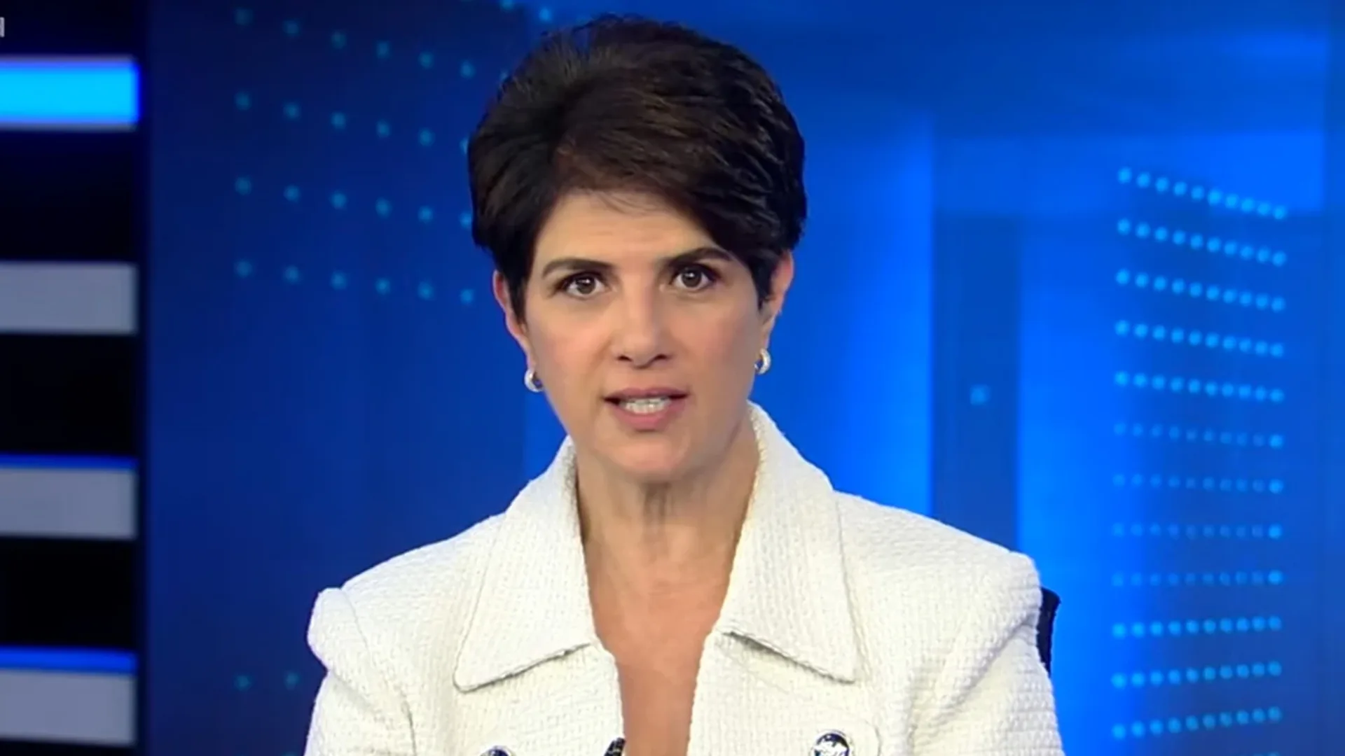 Jornalista confunde Record com Globo e comete gafe ao vivo