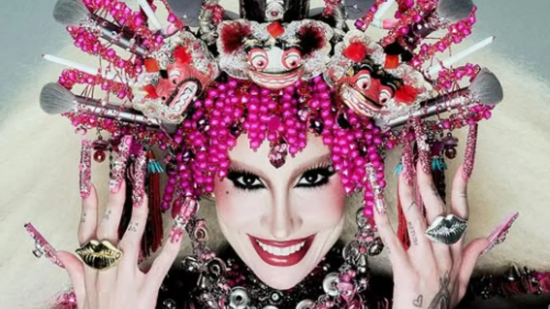 Bianca Andrade incorpora Elke Maravilha para Baile de Halloween