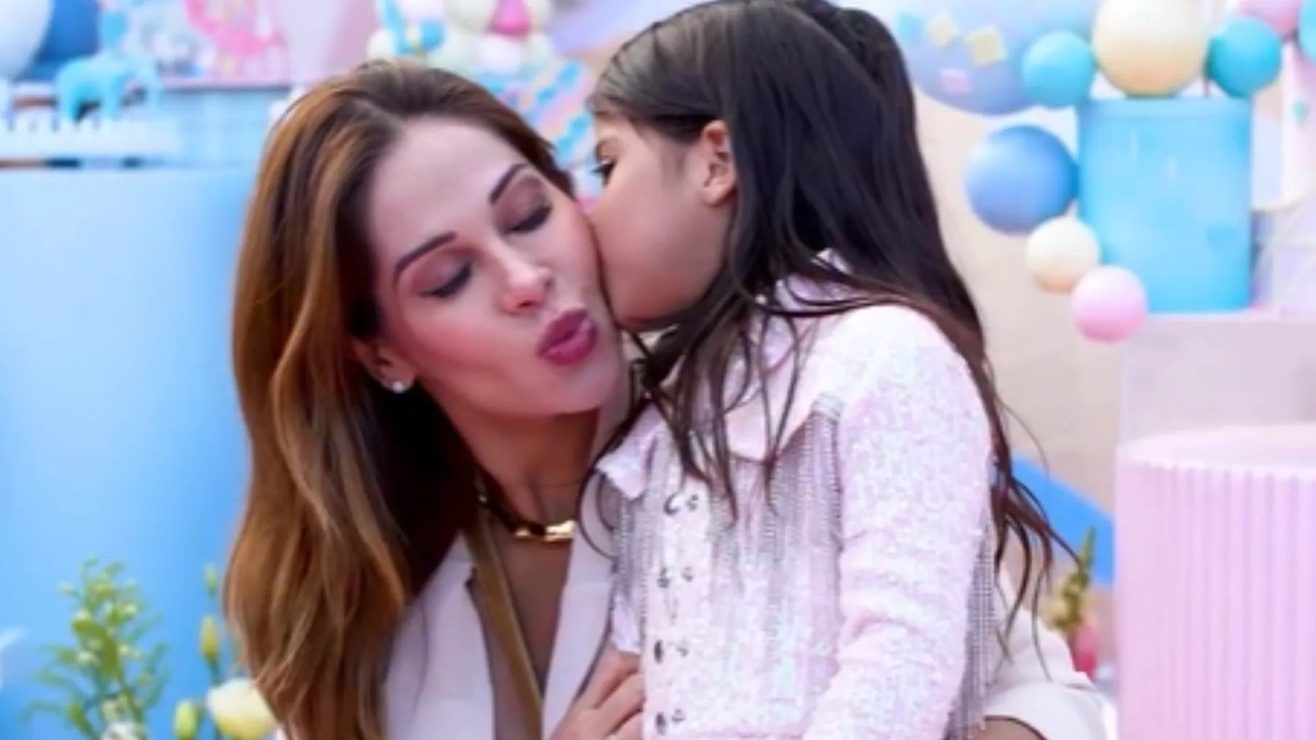 Maíra Cardi fecha parque de diversões para aniversário da filha