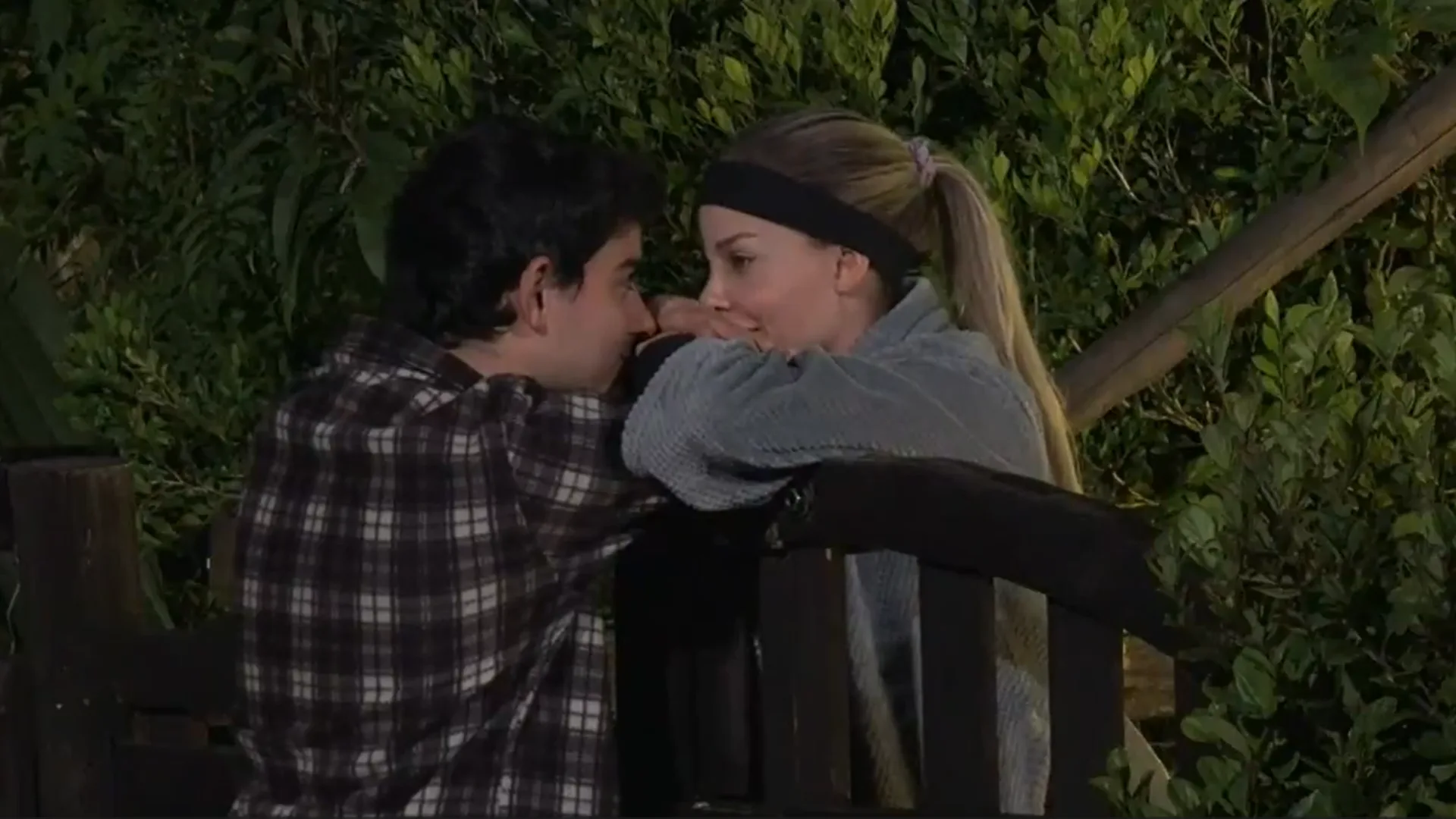 A Fazenda 17: Saory Cardoso se declara para Dudu Camargo