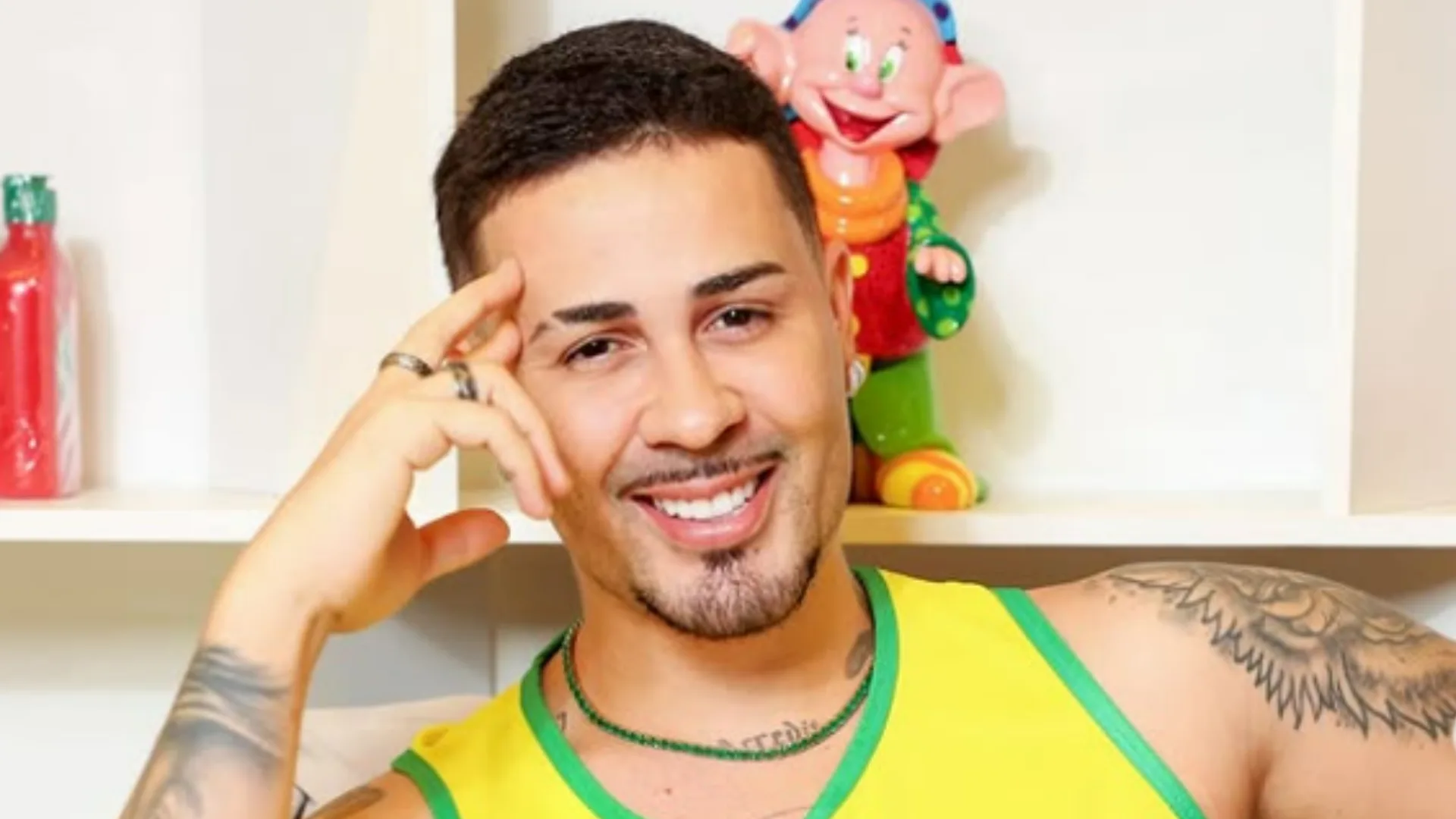 Carlinhos Maia exibe decoração luxuosa de Natal em sua mansão