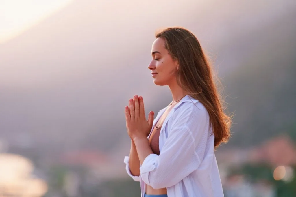5 orações e meditações cristãs para aliviar a ansiedade e fortalecer a mente