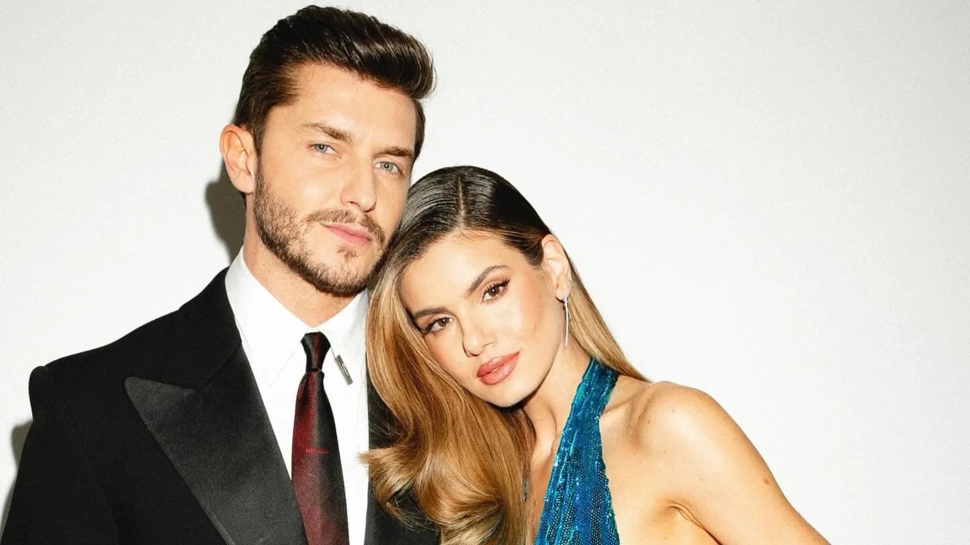 Grávida, Camila Queiroz exibe barrigão aos 8 meses de gestação